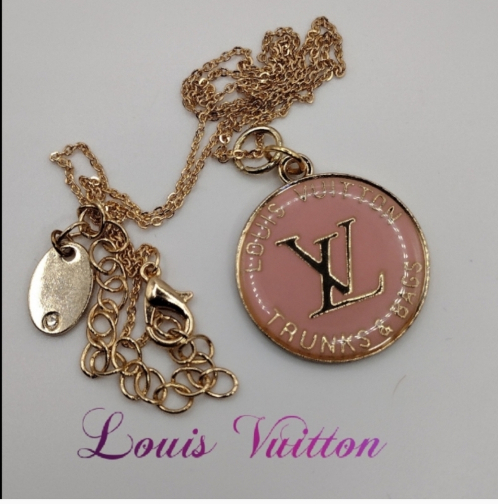 LOUIS VUITTON LV ZIPPER PULL CHARM, gold tone metal, PINK 25mm - Picture 6 of 8